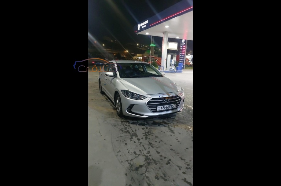 Avante Hyundai فضي