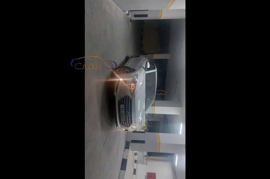 Avante Hyundai فضي