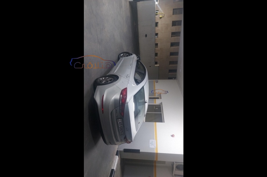 Avante Hyundai فضي