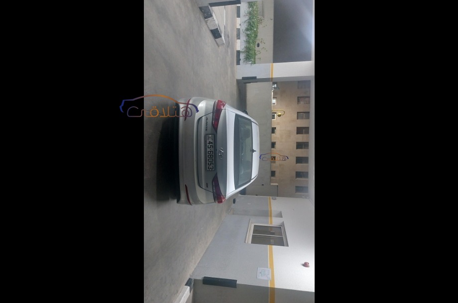 Avante Hyundai فضي