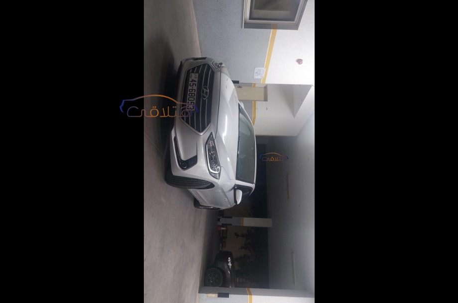 Avante Hyundai فضي