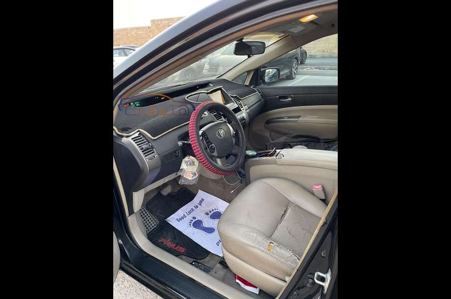 Prius Toyota أسود