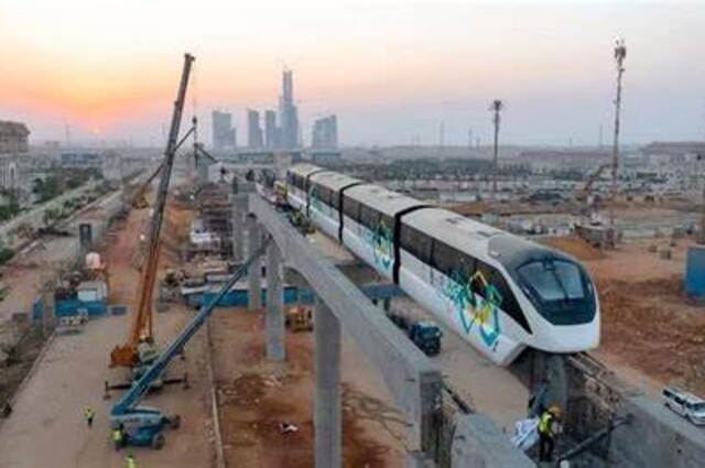الإعلان عن بدء التشغيل التجريبي لمونوريل شرق النيل بدون ركاب