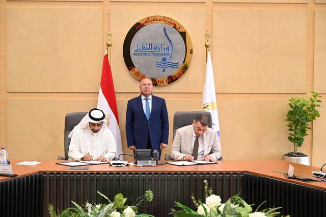 توقيع عقد لتقديم خدمة نقل ركاب بالسيارات الكهربائية في مصر