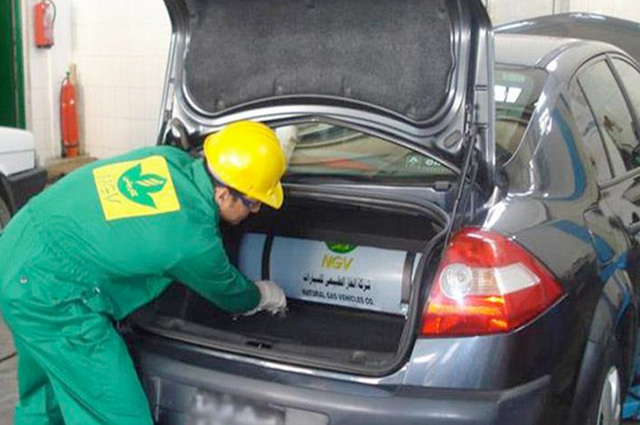 مصر تشهد تحويل 220 ألف سيارة للعمل بالغاز الطبيعي